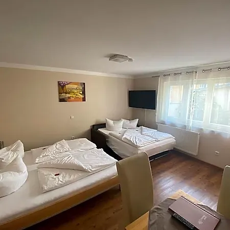 Szálloda Alex *
